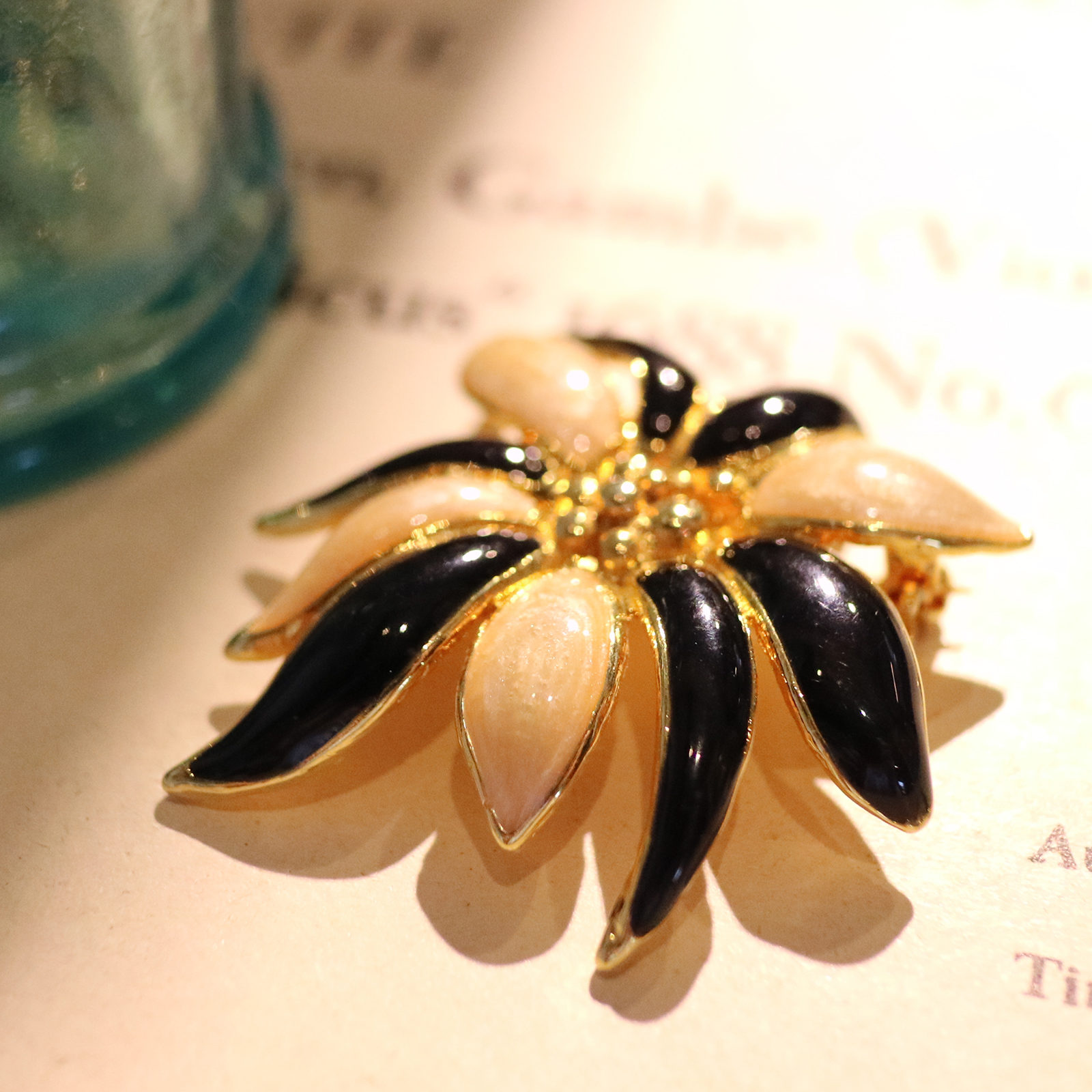 メタルブローチ 花 Corne コルネ