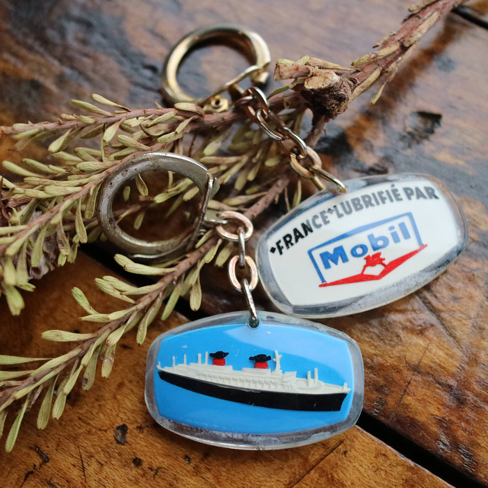 Mobil モービル タンカー ブルボンキーホルダー | corne/コルネ