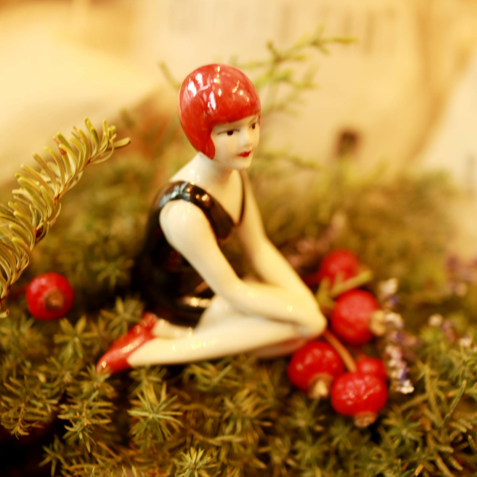 べニューズ」 黒のお座り 磁器製の水着女性 フランス 1920s | corne/コルネ